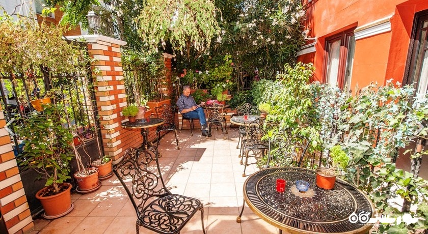 محوطه نشیمن فضای سبز هتل